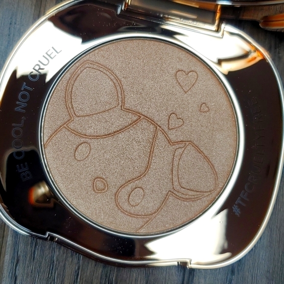 Too Faced Glowver Puppy Highlighter Palette, Limited Edition - Picture 8 of 9